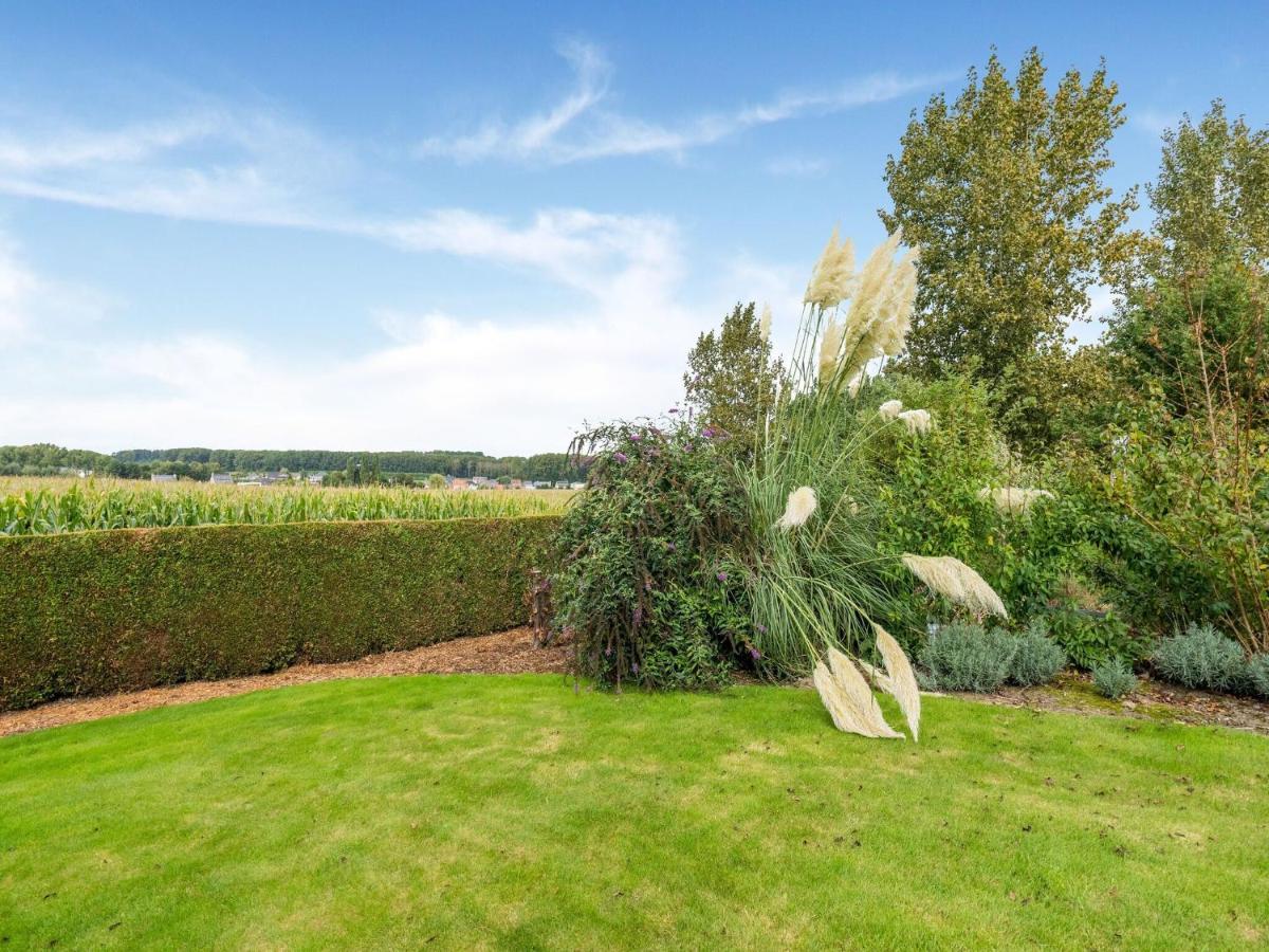 Stunning Holiday Home In Oombergen With Terrace And Garden Zottegem Exteriér fotografie